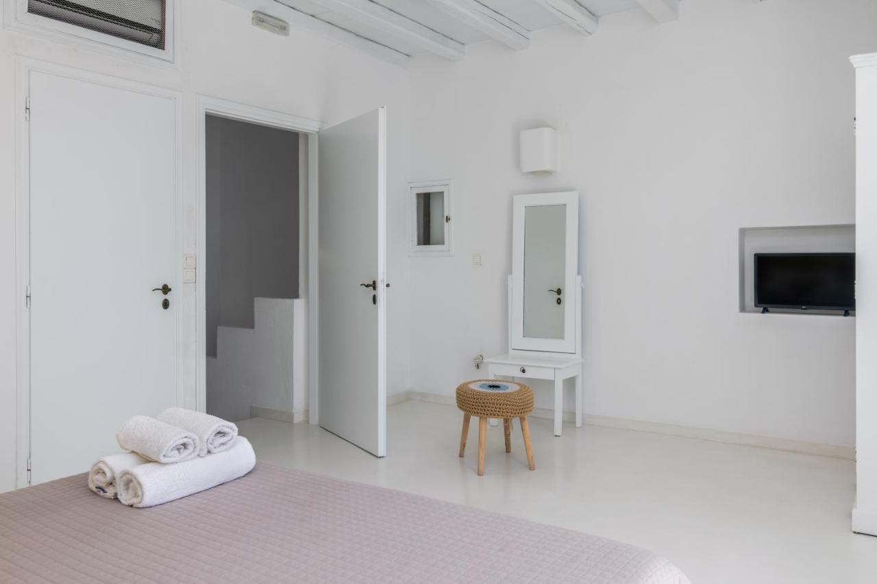 Thalassitra Private Pool Suites Adamantas  Exterior foto