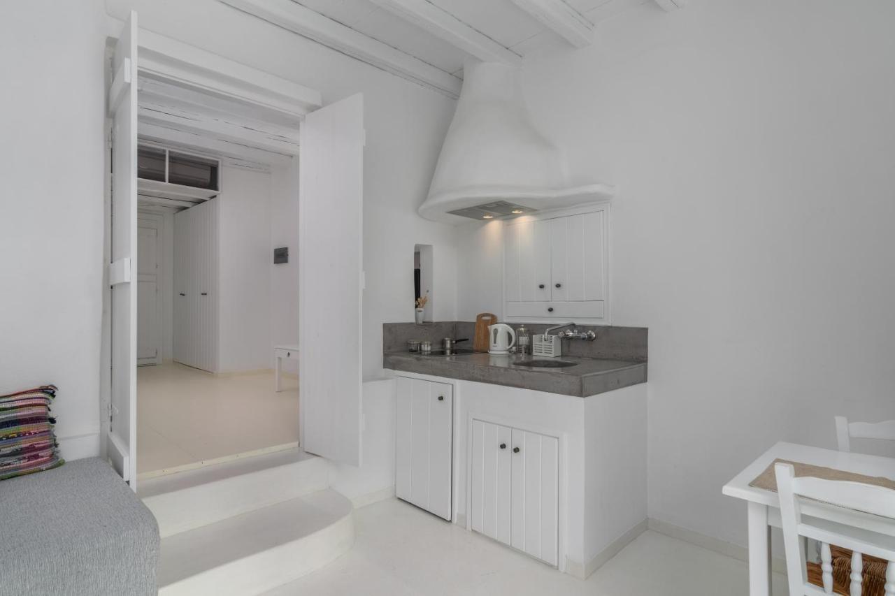 Thalassitra Private Pool Suites Adamantas  Exterior foto