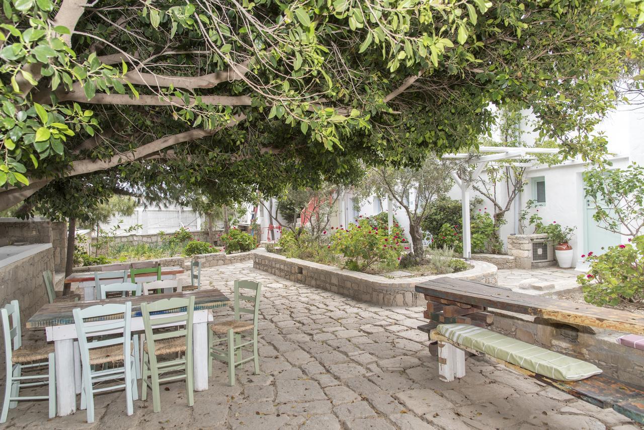 Thalassitra Private Pool Suites Adamantas  Exterior foto